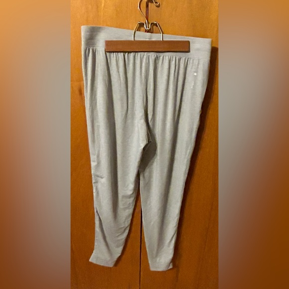 Women’s Under Armour Pant - Picture 2 of 2